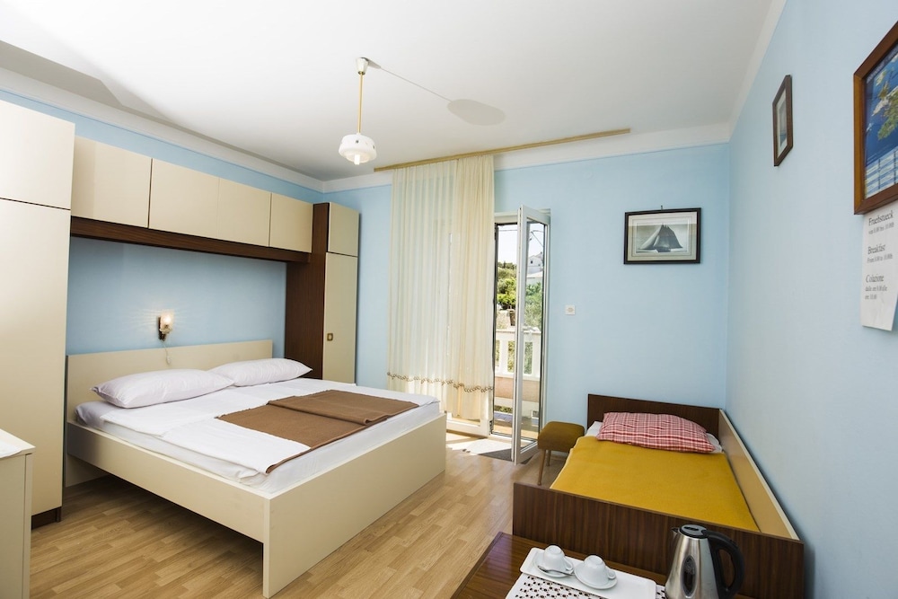 Room, Multiple Beds