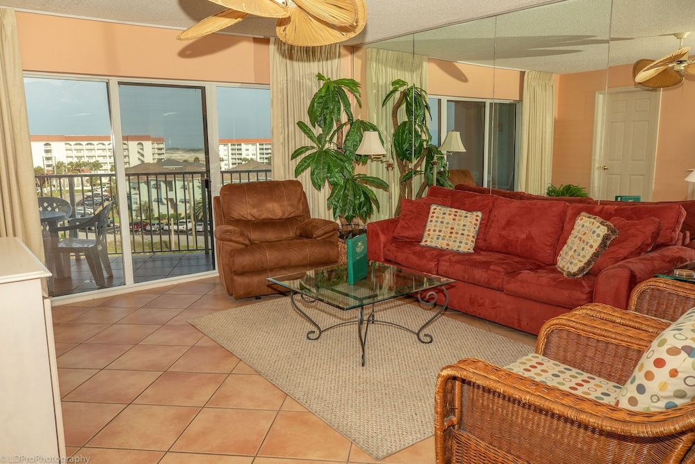 Condo, 2 Bedrooms