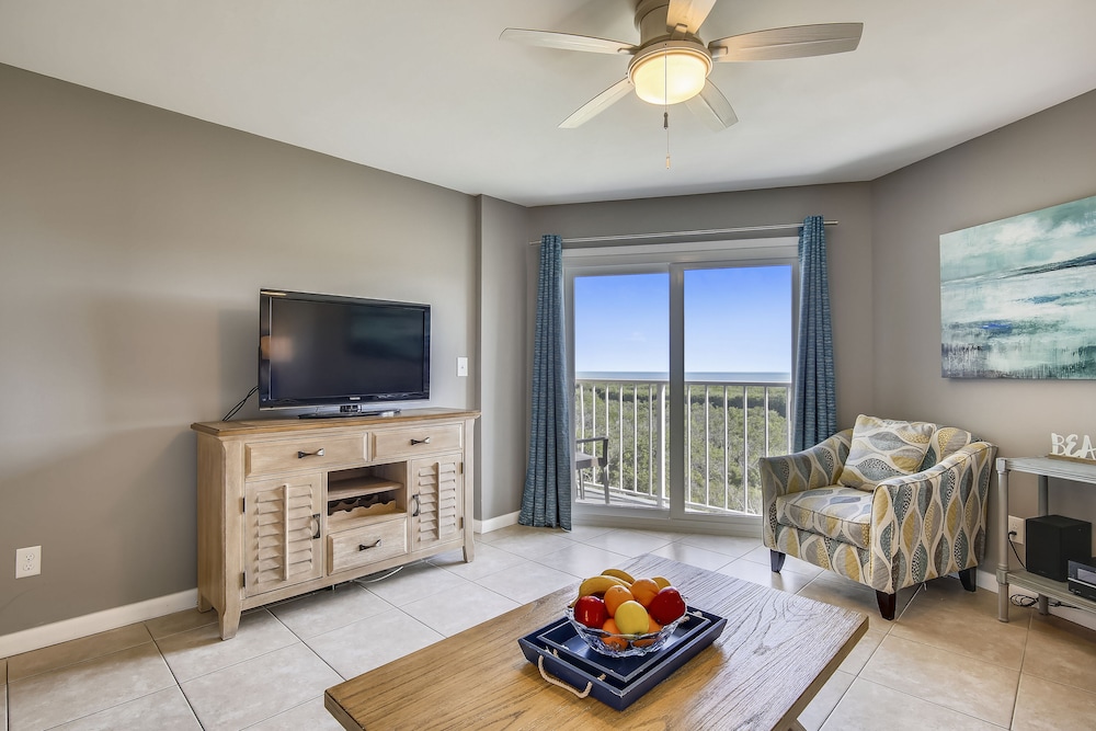 Deluxe Room, 1 Queen Bed with Sofa bed, Ocean View (Signature 1 Bedroom Partial OV Suite) - Photo 6