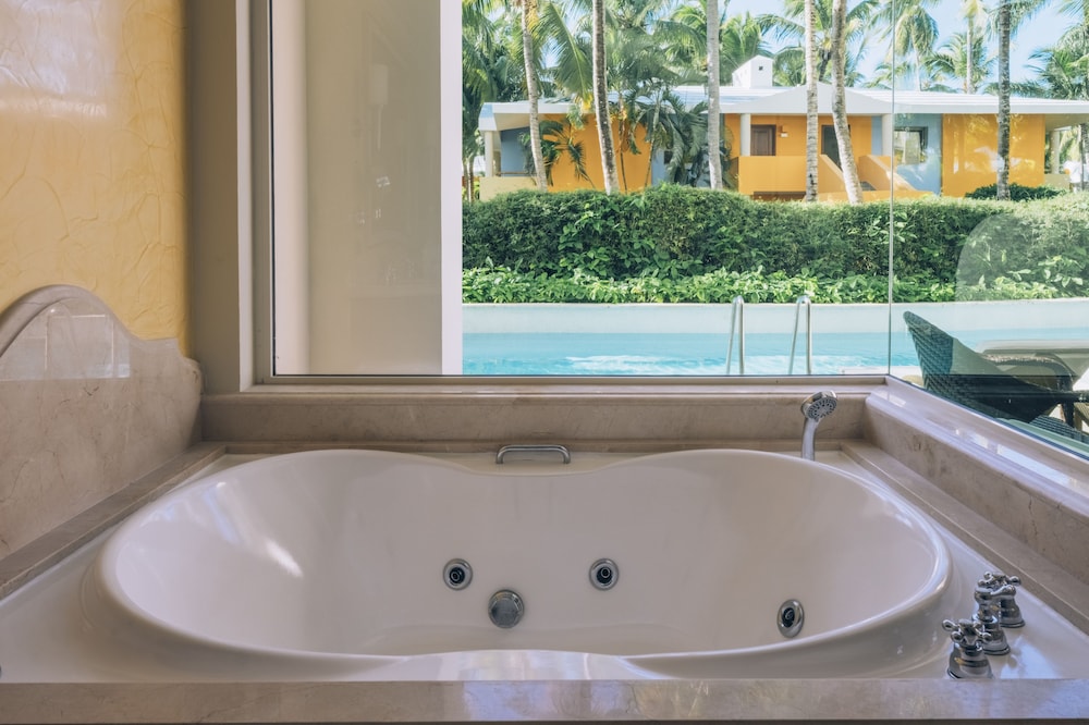 Suite (Near Beach | Butler, Swim Out) photo 3