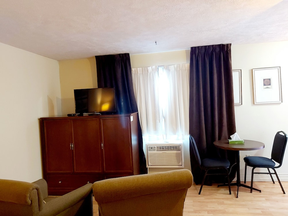 Standard Room, 1 King Bed photo 3