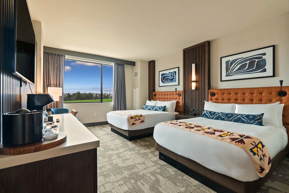 Room 2 Queen Beds photo 3
