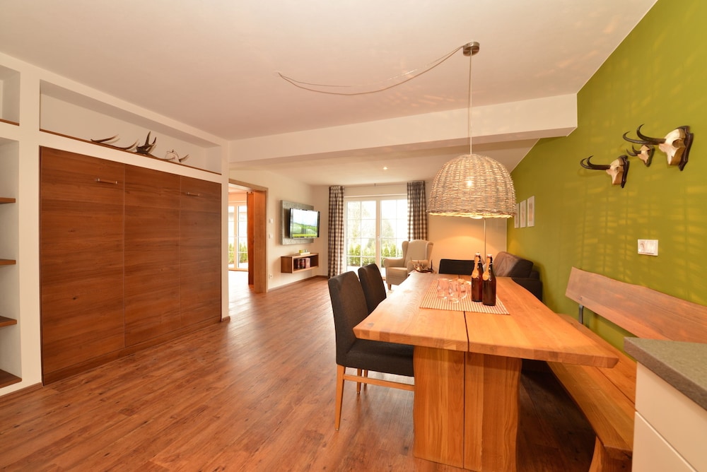 Comfort Condo, 2 Bedrooms, Accessible, Mountain View (202 | wiesenBLICK) photo 2