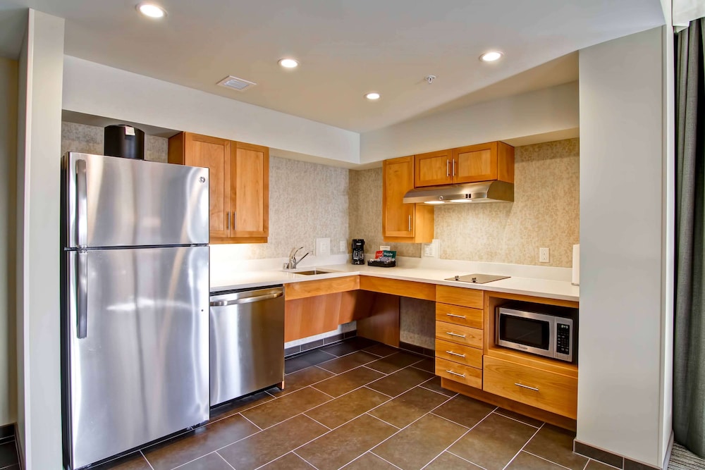 Suite, Multiple Beds, Corner photo 3