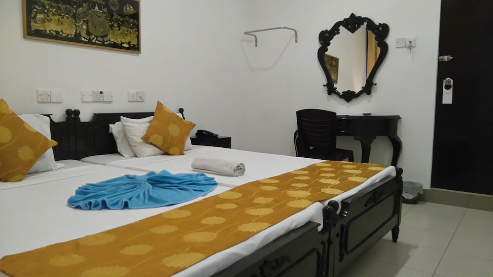 Double Room (Non Ac) photo 3