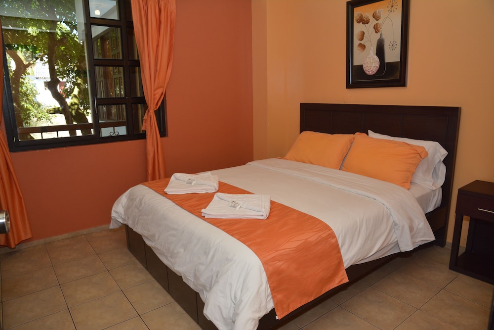 Basic Room, 1 Queen Bed