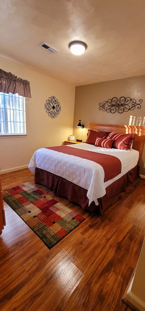 Standard Suite, 1 Queen Bed photo 2