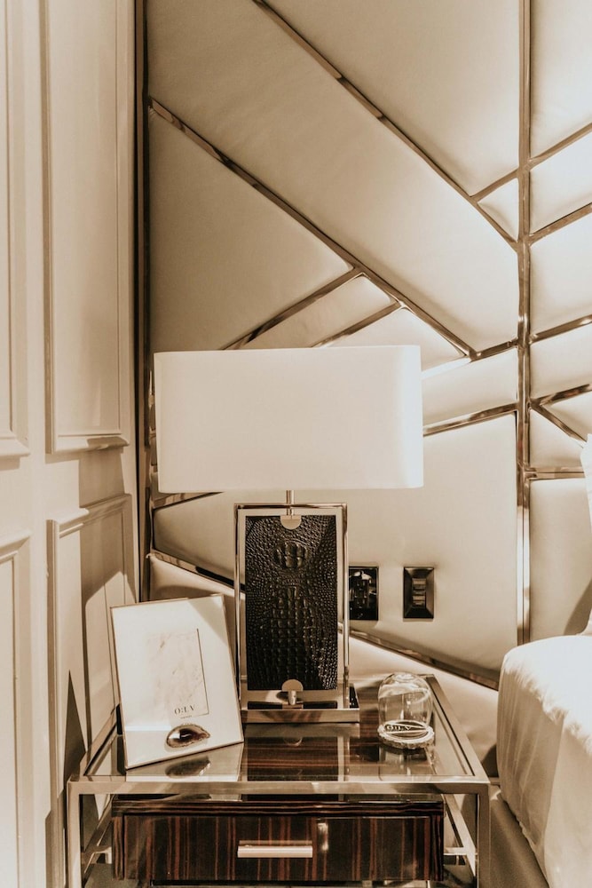 Portfolio Suite with Balcony photo 2