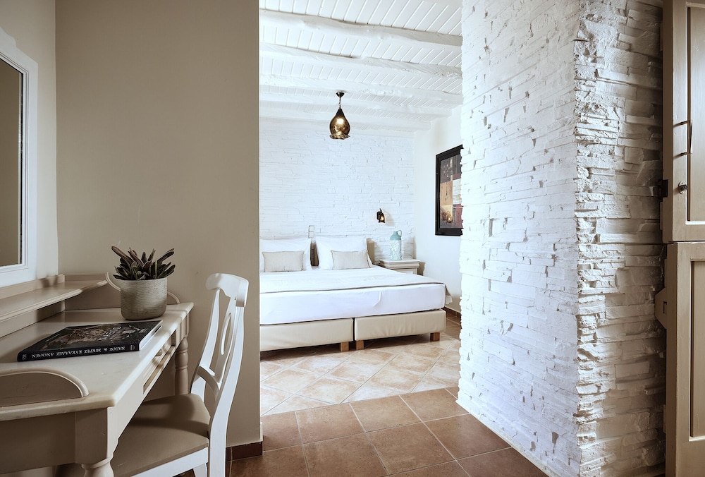 Deluxe Triple Room, Sea View photo 2