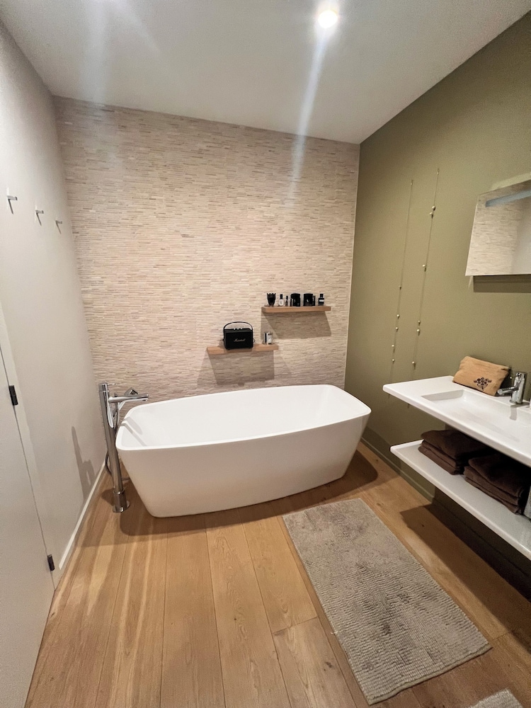 La Petite For t Contemporary Apartment in Halle, Photo 7