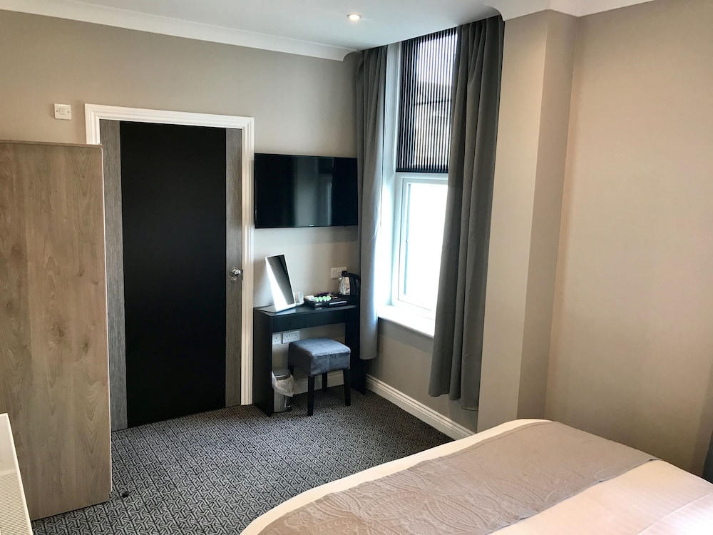 Raven Hotell, Bilde 25