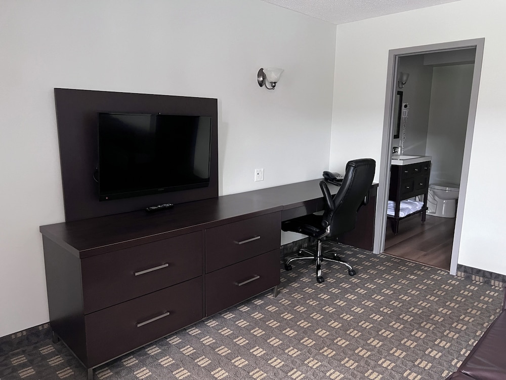 Suite, 2 Double Beds, Kitchen photo 2