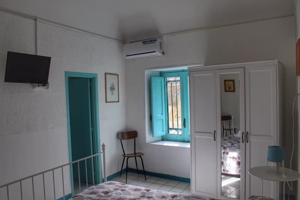 Classic Quadruple Room, Multiple Beds, Non Smoking - Photo 5