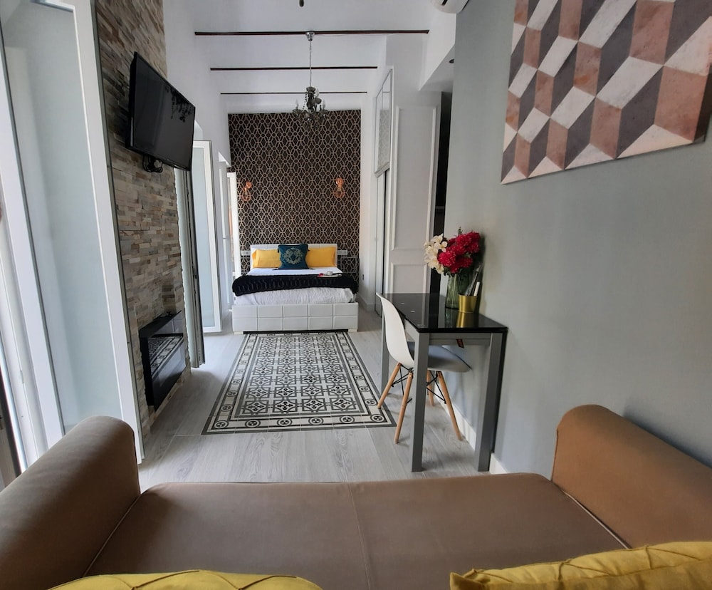 Deluxe Studio Suite