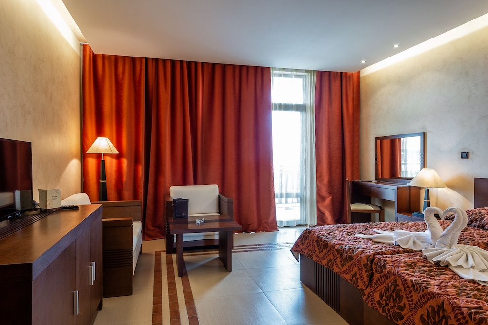 Double or Twin Room, Sea View - Photo 3