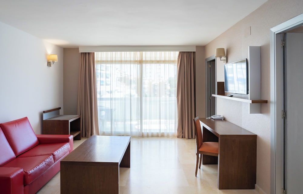Two Bedroom Suite - Photo 5