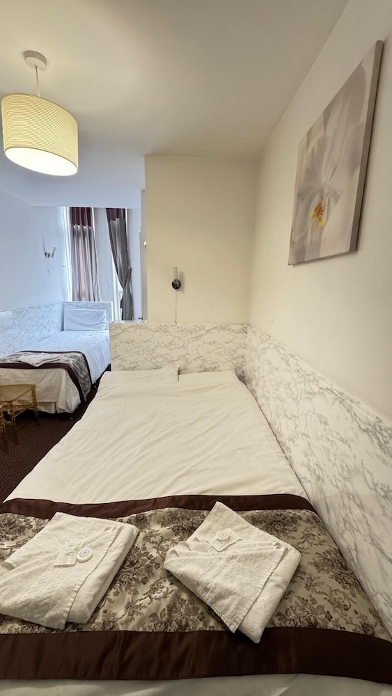 Triple Room, Ensuite photo 2