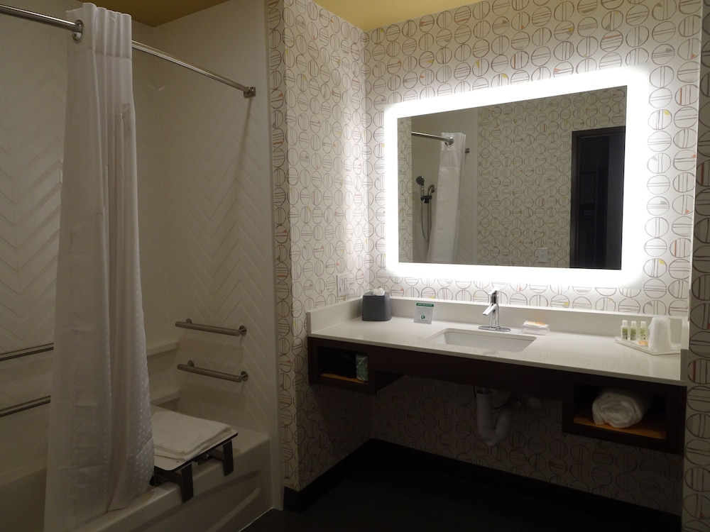Standard Room, 1 King Bed, Accessible