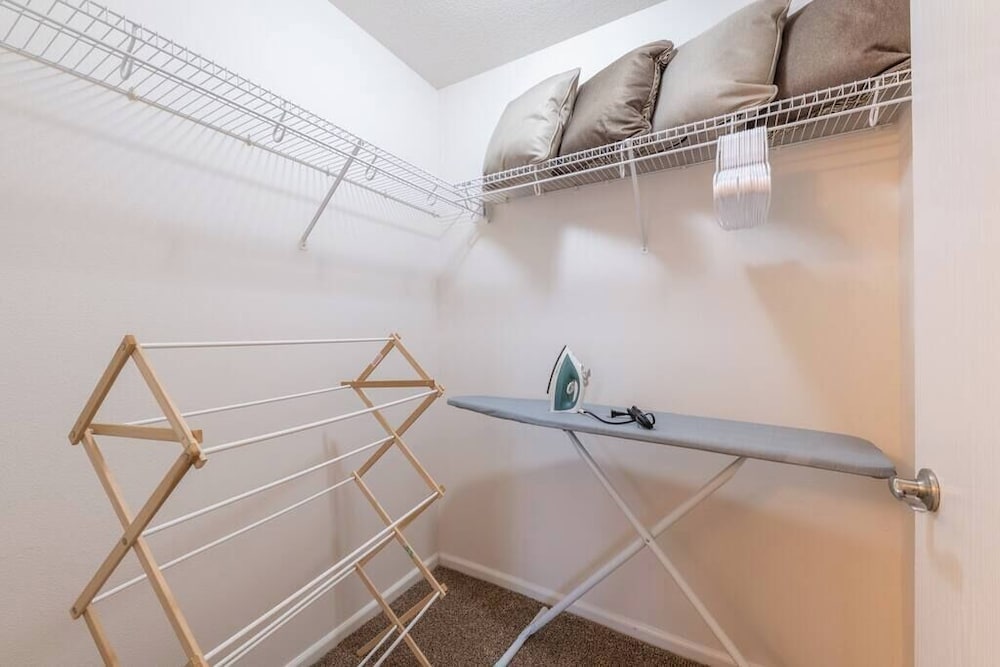 Sequoia - Sprawling 2BD 2BA Sofa Bed Near Jordan Creek w Pool, Billede 25