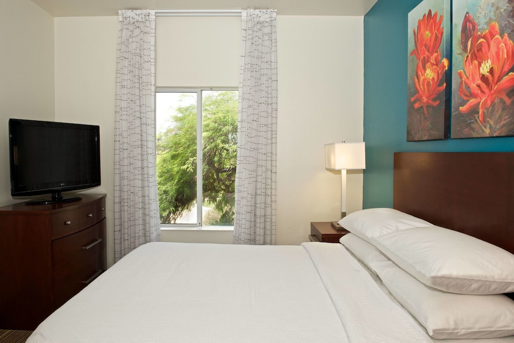 Studio, 1 King Bed with Sofa bed, Balcony (Mobility/Hearing Access, Roll-In Shwr) photo 2