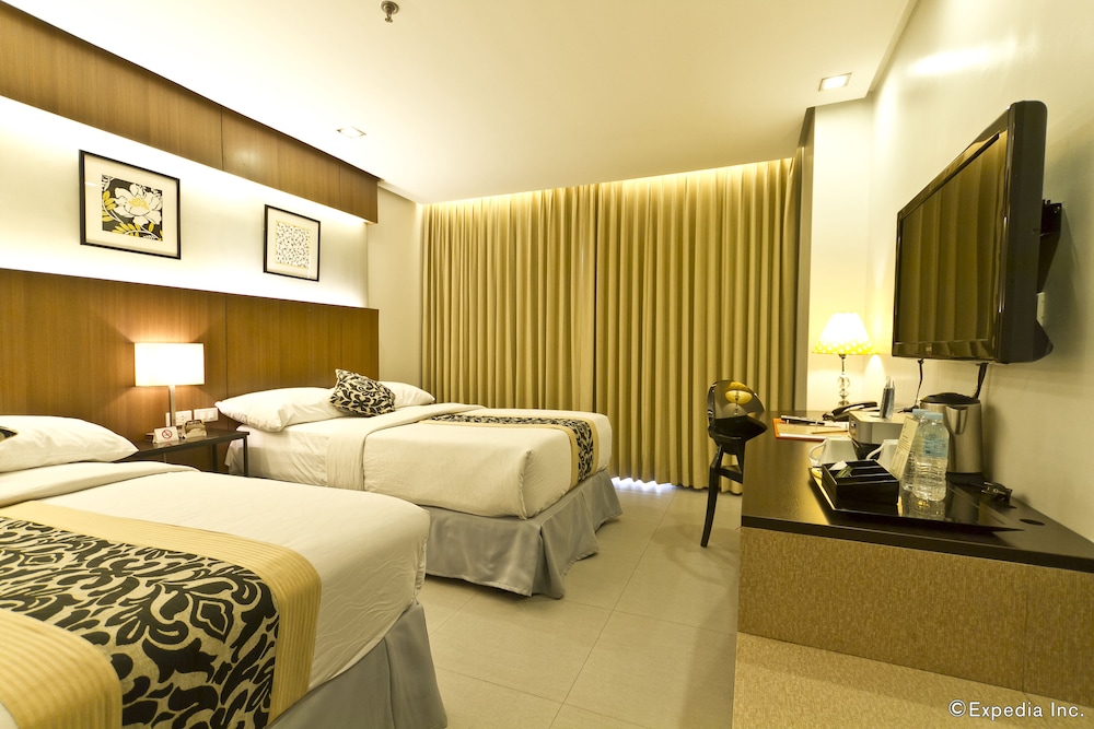 Deluxe Room, 1 Queen Bed, Non Smoking, Balcony photo 2