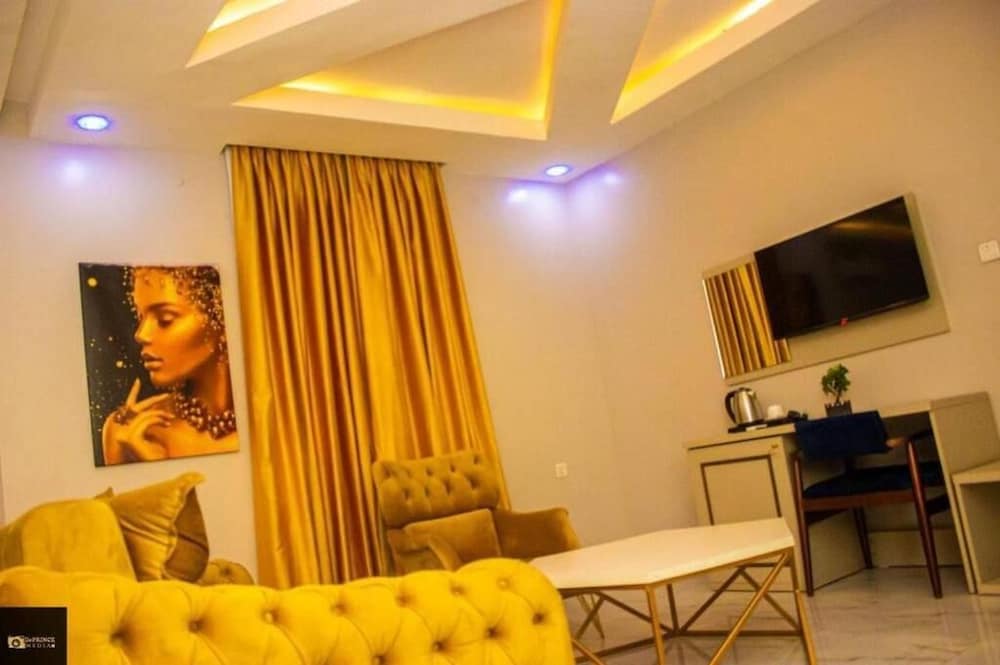 Luxury Studio Suite photo 2
