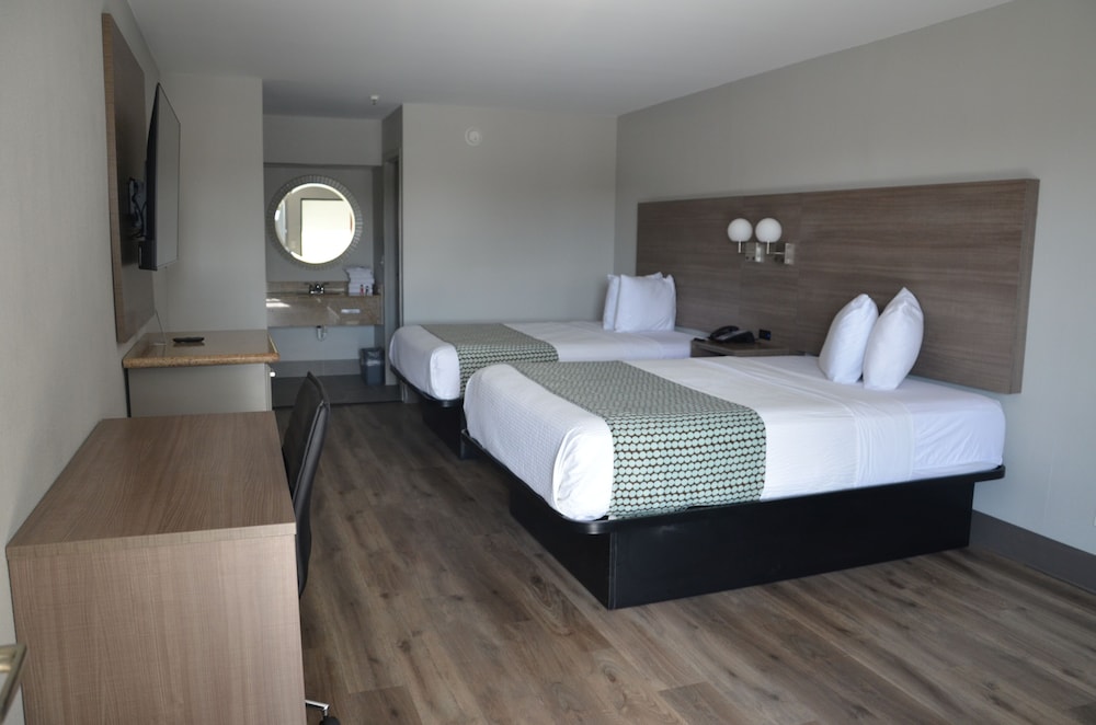Room, 2 Queen Beds, Non Smoking photo 1