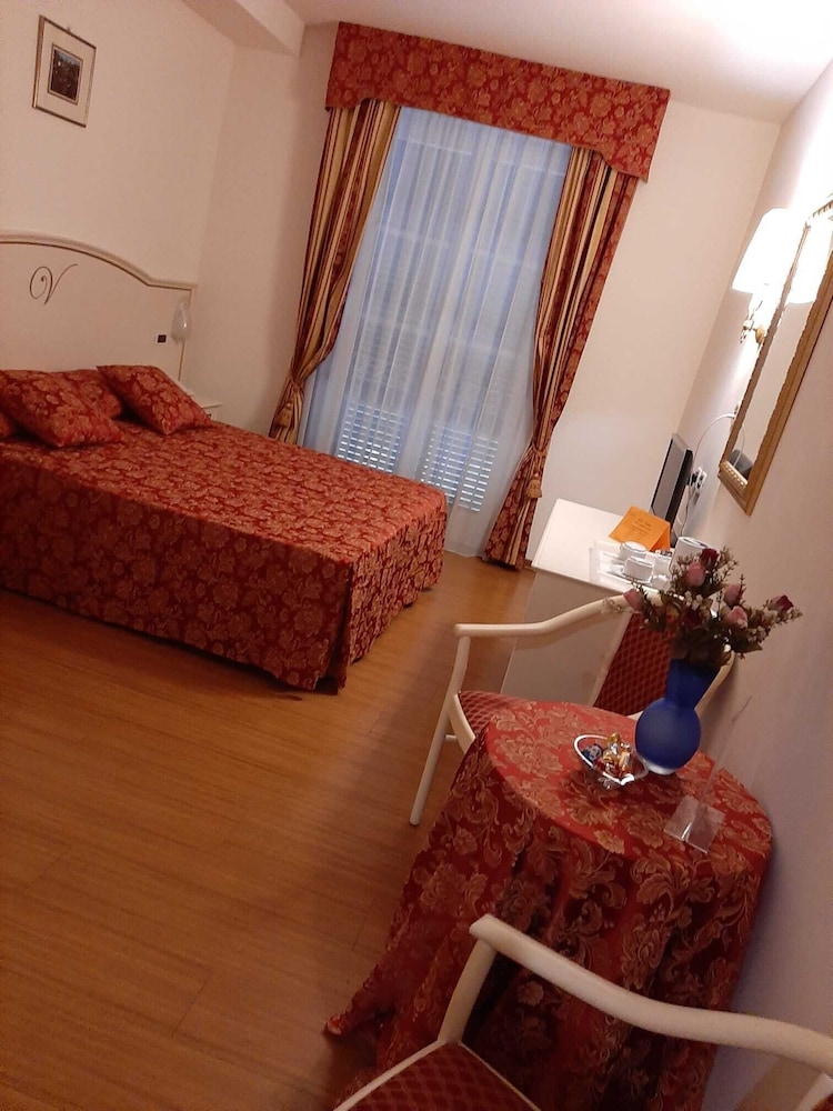 Superior Double or Twin Room, 1 Double or 2 Twin Beds photo 1