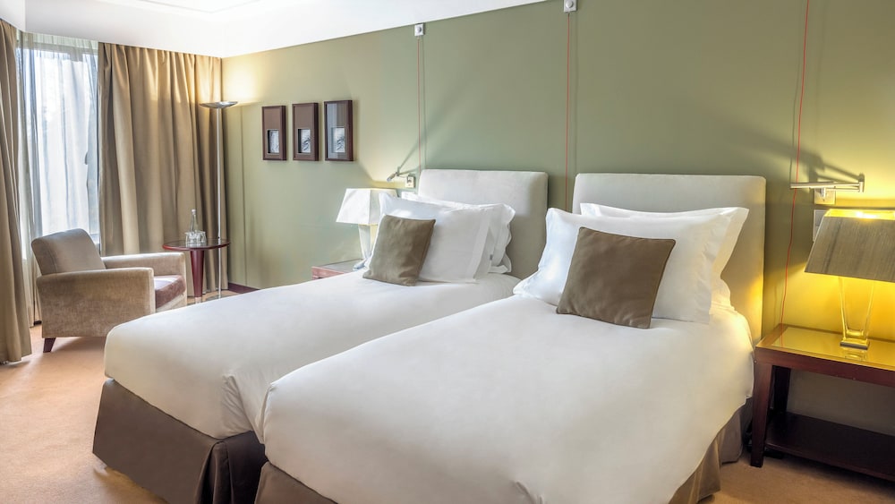 Standard Room, 2 Twin Beds, Accessible - Photo 7