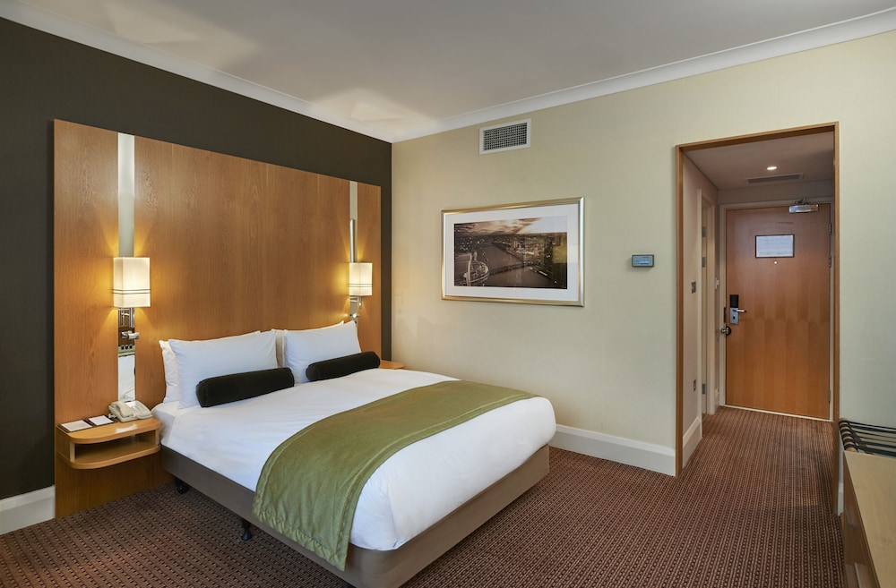 Room, 1 Queen Bed, Accessible, Ground Floor photo 2