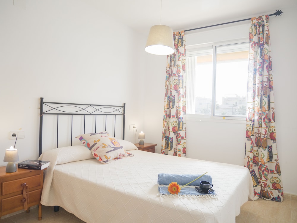 Apartamento Cómodo, 2 habitaciones, Terraza, Vista a la piscina