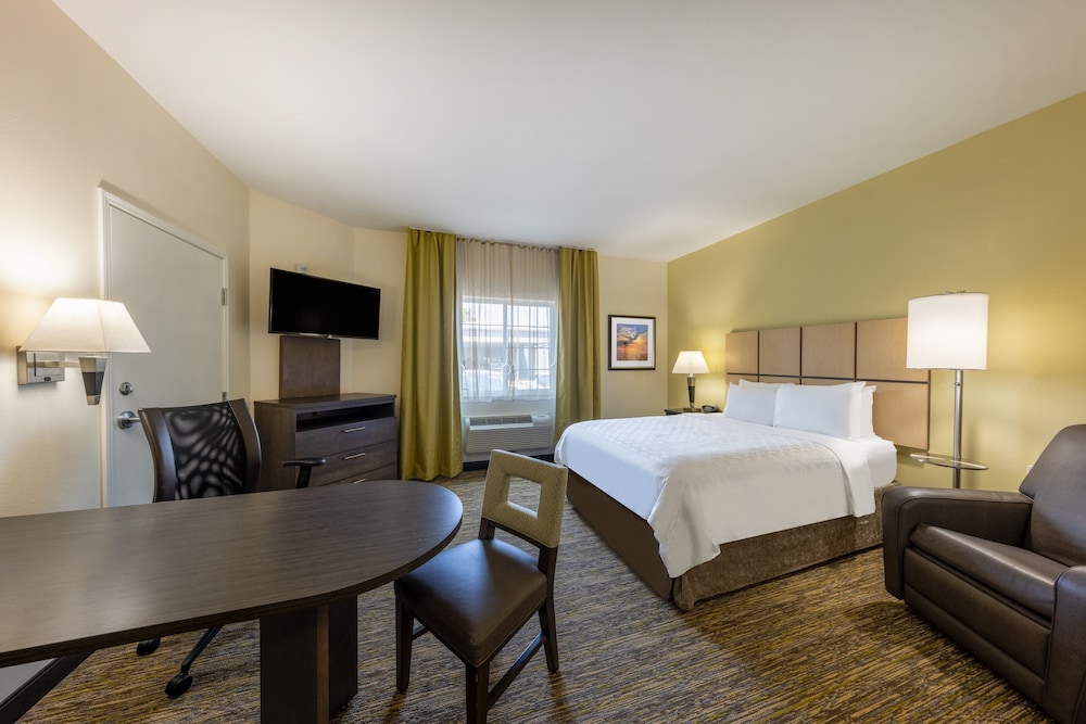 Studio Suite, 1 Queen Bed, Kitchen - Photo 1