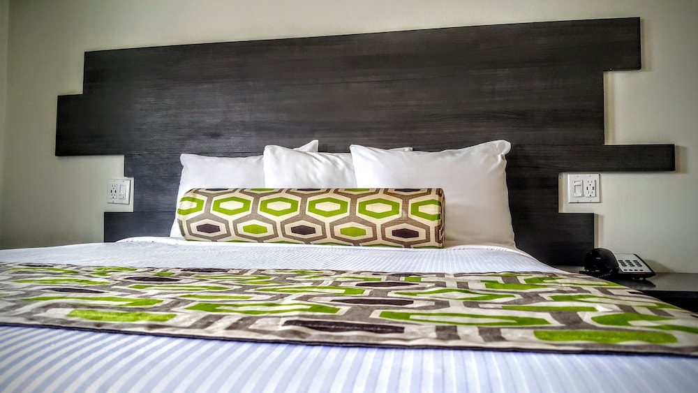Deluxe Room, 1 Queen Bed