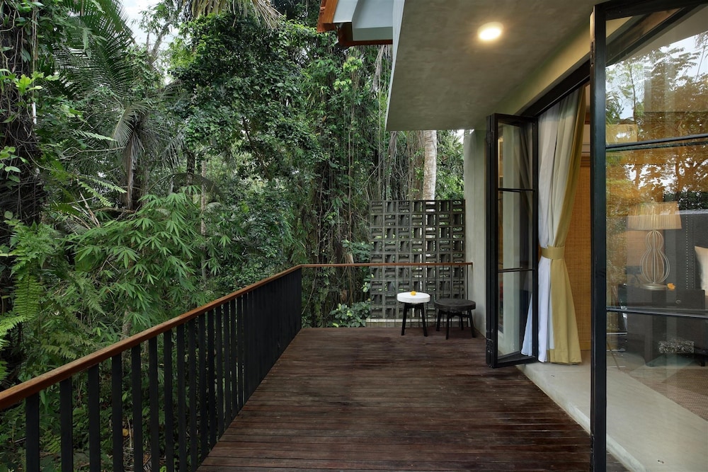 Grand 2 Bedroom Loft Forest Private Pool - Photo 17