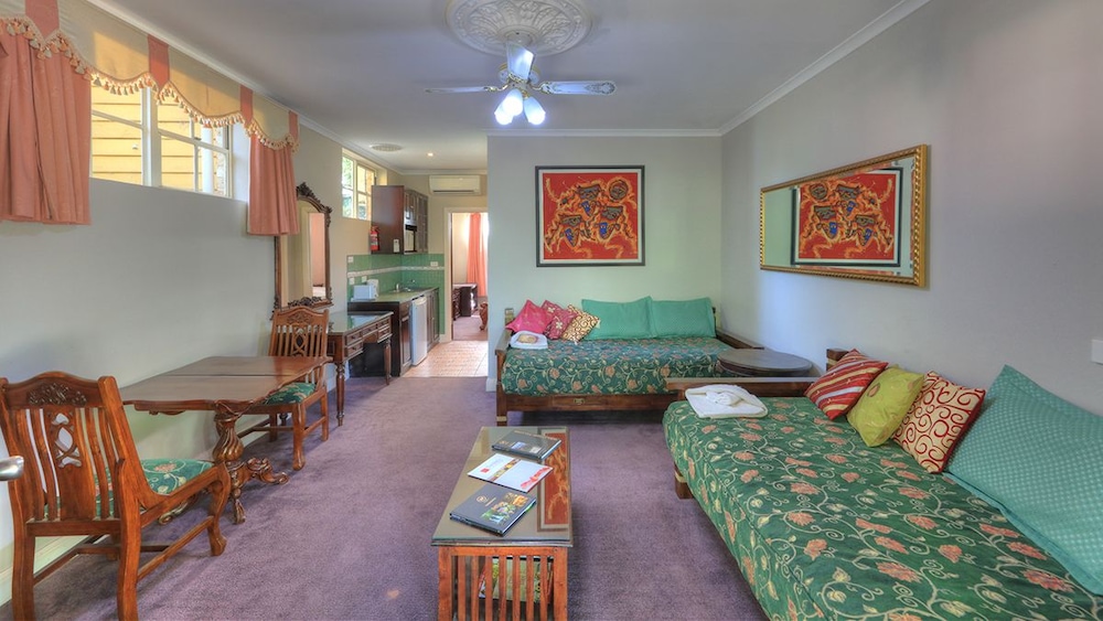 Executive Suite (Seven)
