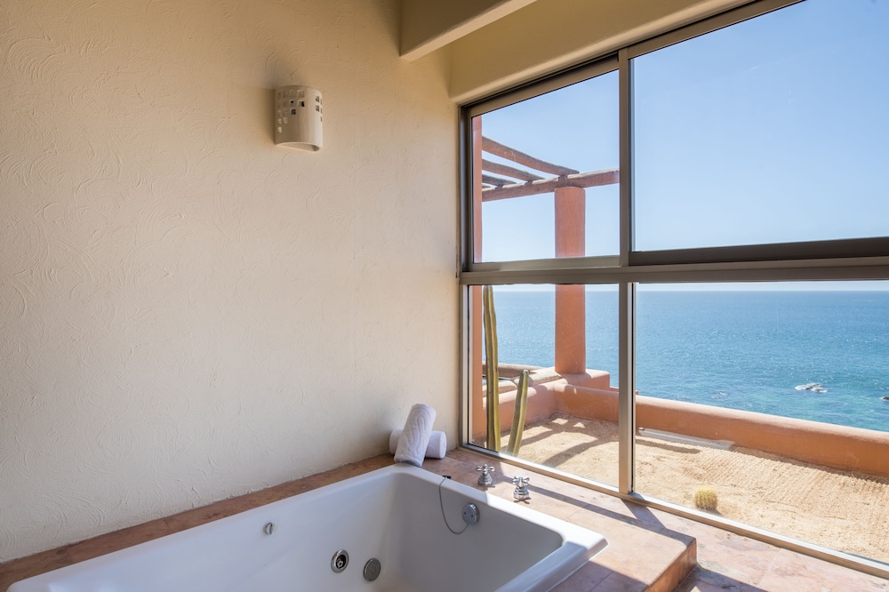 Studio King, Jetted Tub