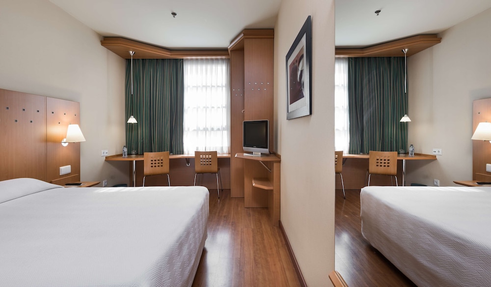 Standard Room (Extra Bed 2 adults + 1 child) - Photo 1