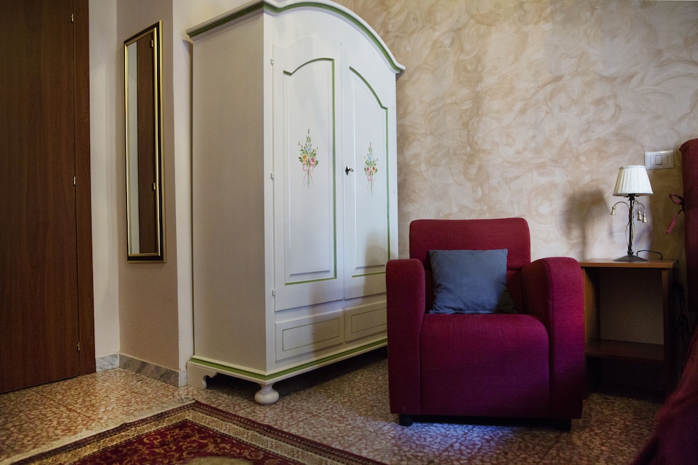 Superior Triple Room, Courtyard View