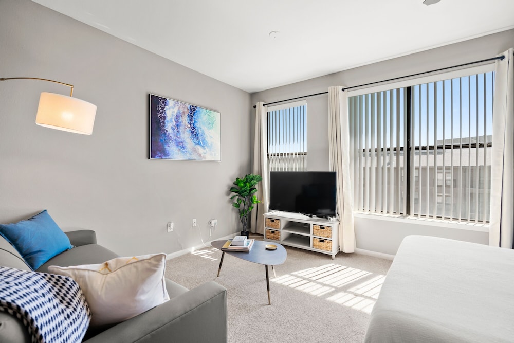 Traditional Studio, 1 Queen Bed With Sofa Bed, Non Smoking (Self Check-In With Virtual Front Desk) photo 3