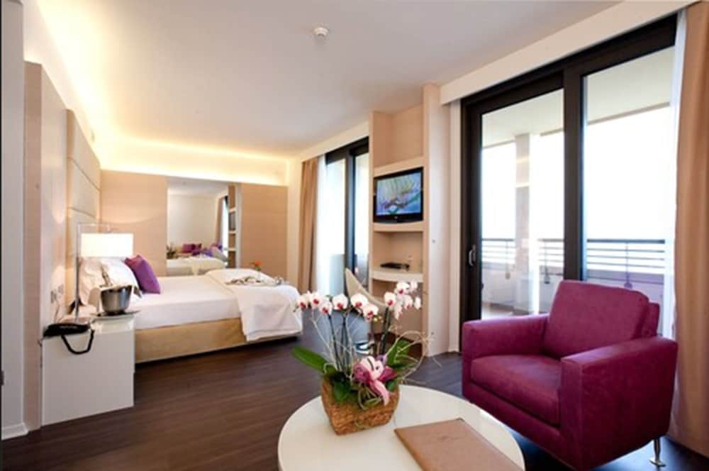 Deluxe Room, Sea View (Pet friendly) photo 1