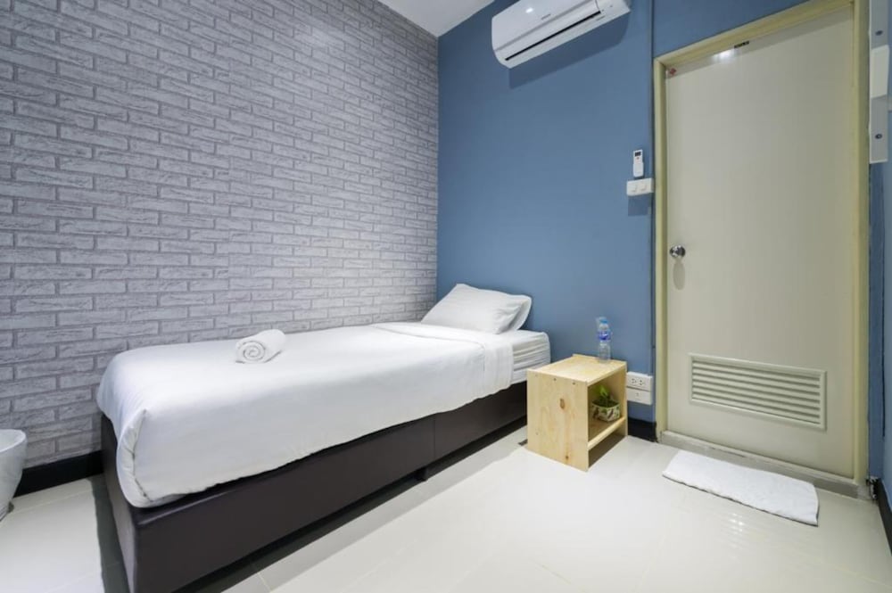 Single Room photo 3
