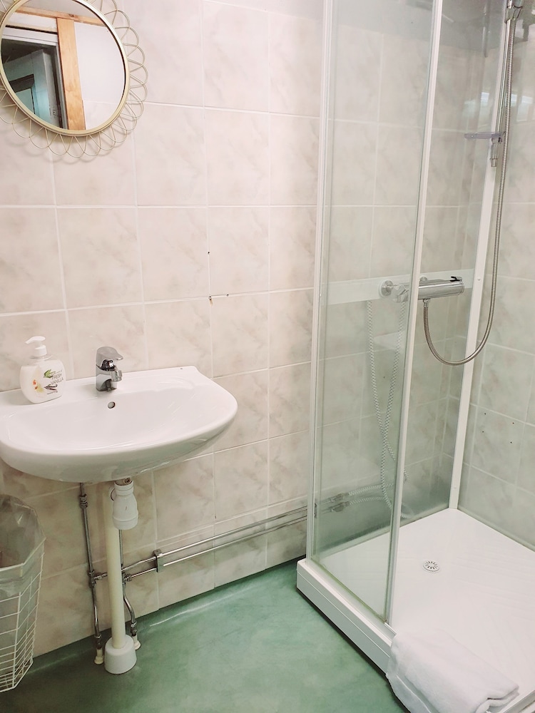 Double Room, 1 Queen Bed (Flora) photo 2