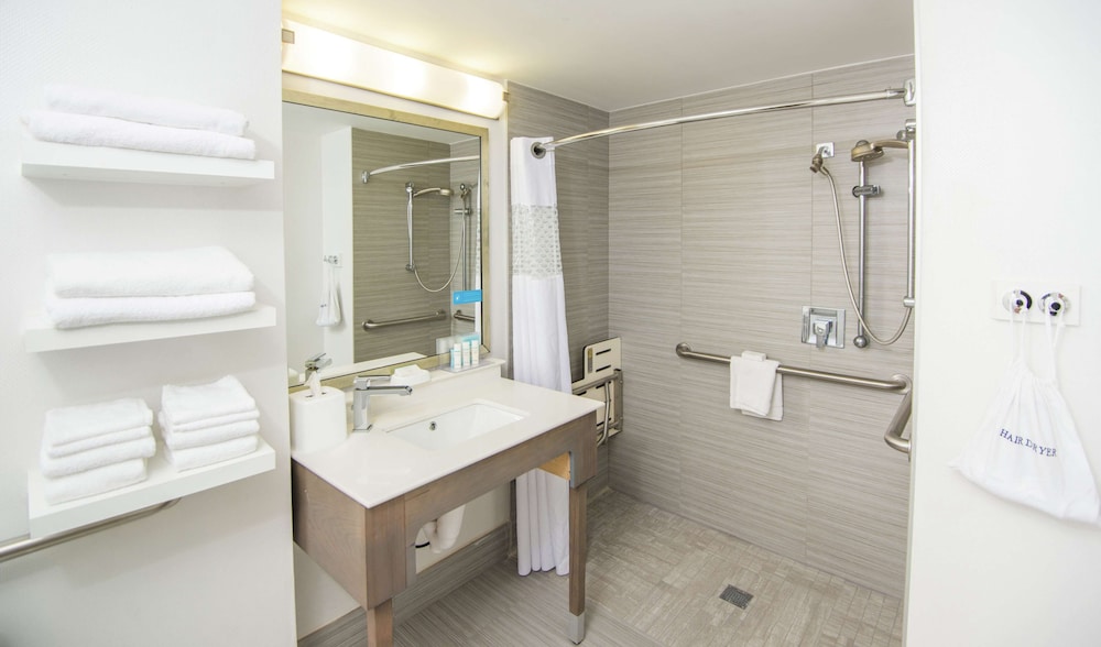 Room, Accessible, Non Smoking - Photo 6