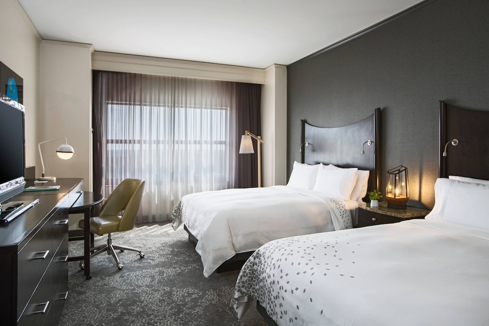 Deluxe Room, 2 Queen Beds - Photo 1