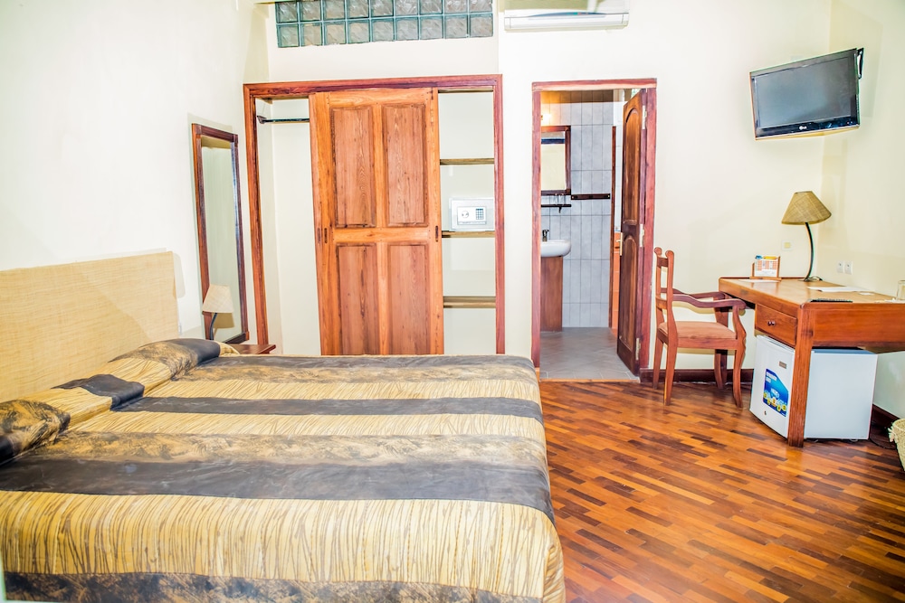 Superior Room, 1 Queen Bed, Pool Access, Pool View