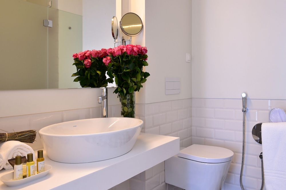 Superior Room with Jacuzzi - Photo 14