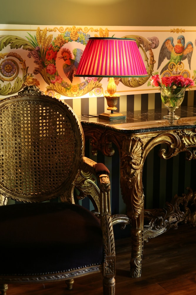 Suite - Photo 3