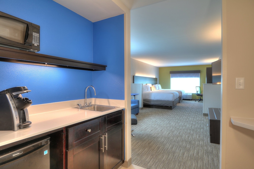 Suite, 1 King Bed (Additional Living Area) - Photo 12
