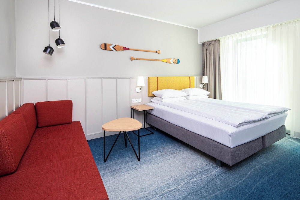 Standard Room, 1 Queen Bed with Sofa bed - Photo 2