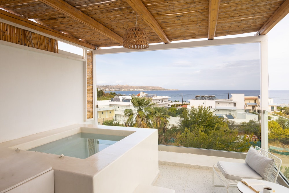 Executive Suite with Outdoor Jacuzzi